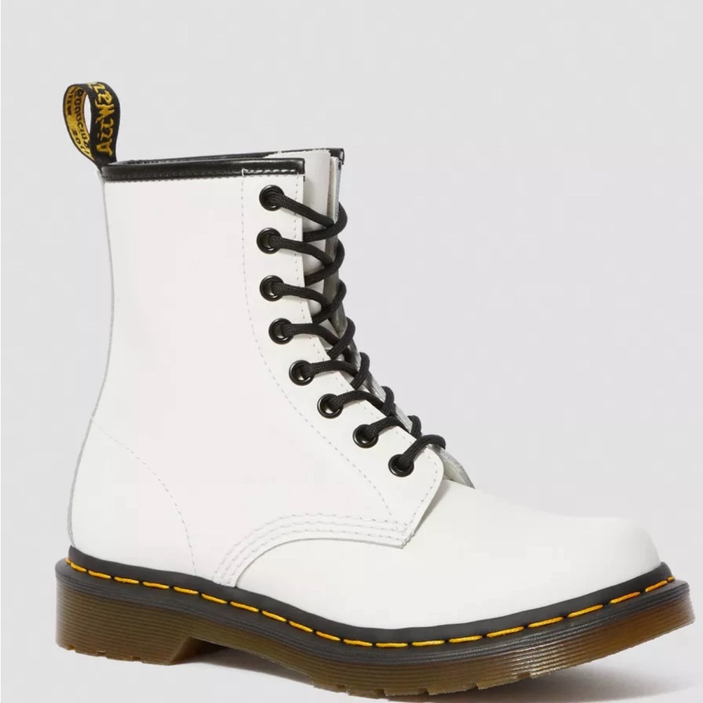 1460 WOMEN'S SMOOTH LEATHER LACE UP BOOTS, Women’s Size 10